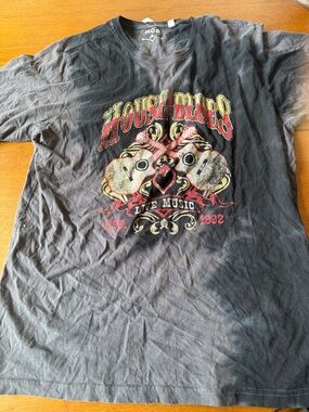 Black Graphic Tee - Live Music Design